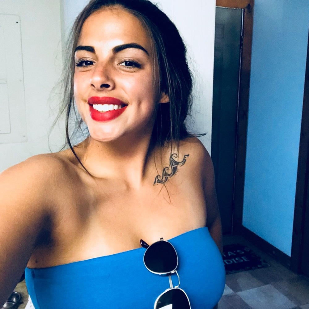 Meet your Posher, Selena